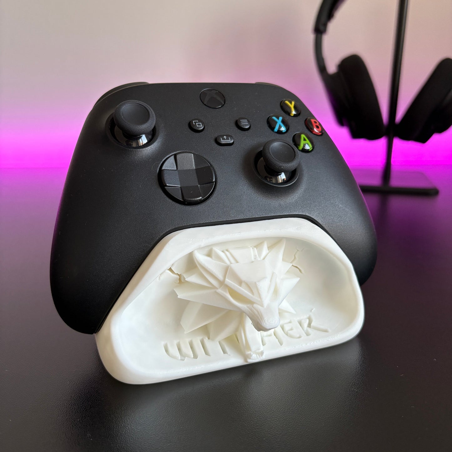 Witcher Inspired Wolf Controller Holder – Dark Fantasy Desktop Stand for Xbox