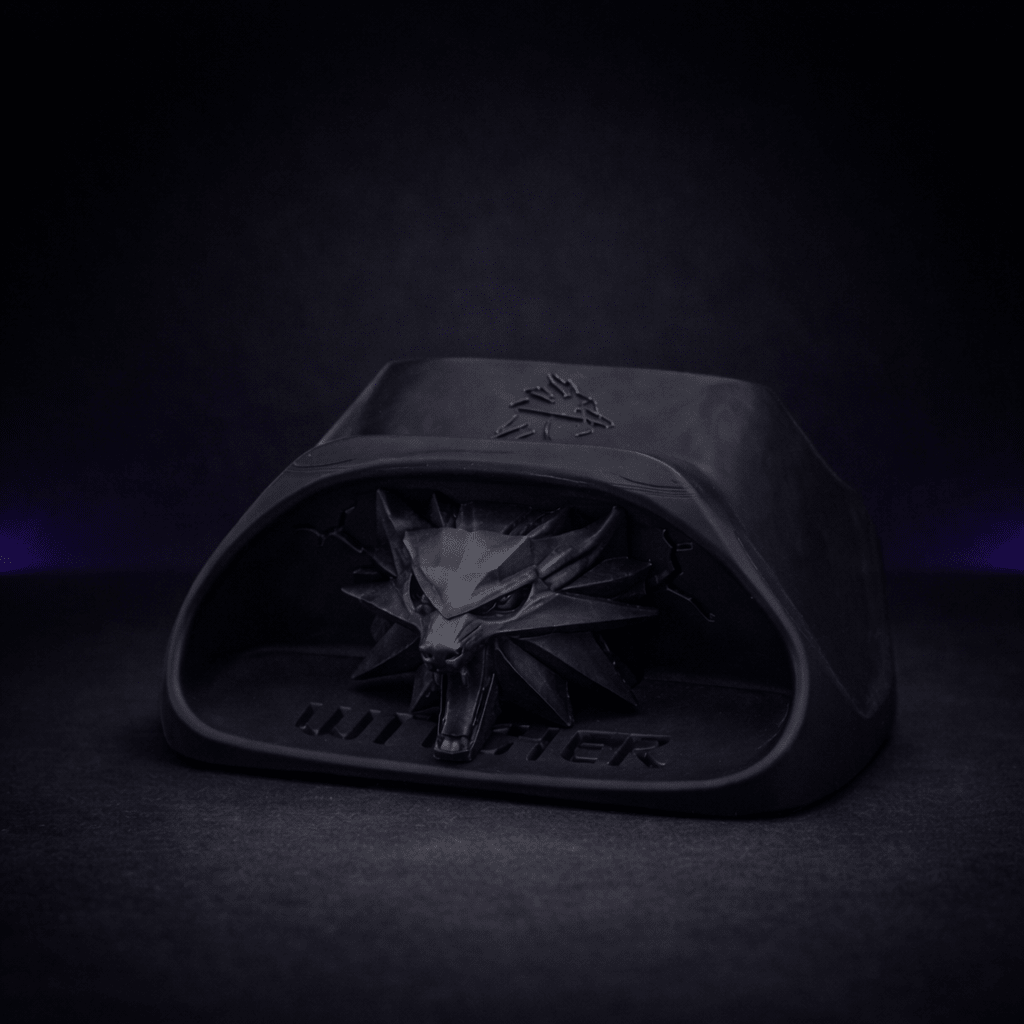 Witcher Inspired Wolf Controller Holder – Dark Fantasy Desktop Stand for Xbox - Lootport