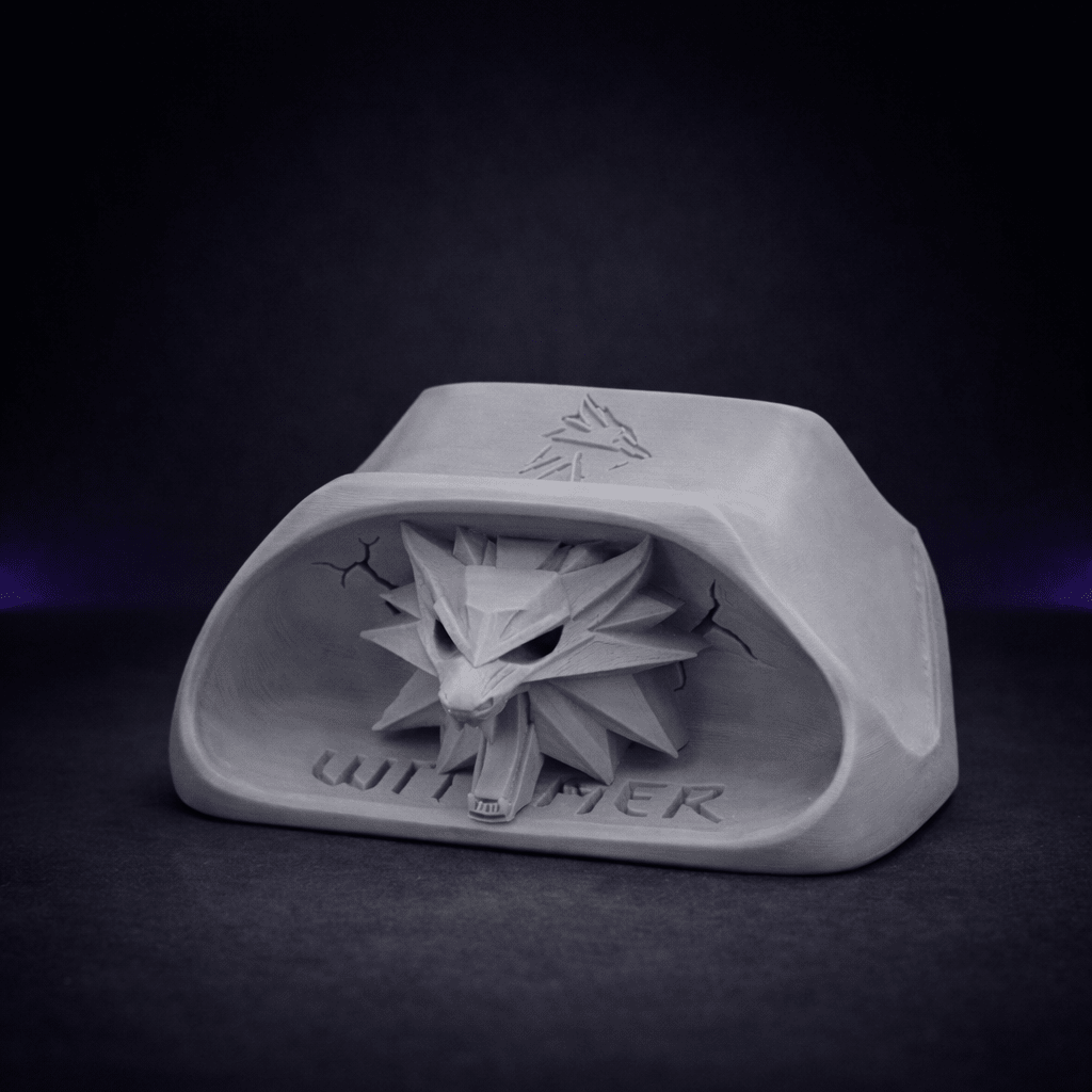 Witcher Inspired Wolf Controller Holder – Dark Fantasy Desktop Stand for Xbox - Lootport